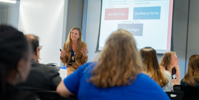 Laura Maursetter presenting her workshop at DOM Education Day.